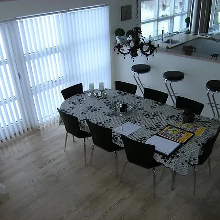 Three-bedroom Holiday In * Hals