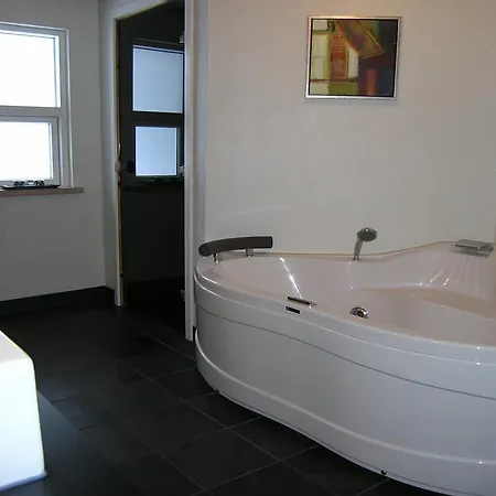 Three-bedroom Holiday In * Hals